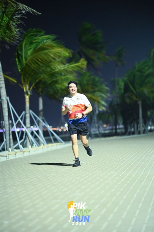 Race photo from PIK NITE RUN 2025