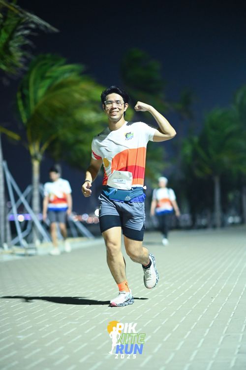 Race photo from PIK NITE RUN 2025