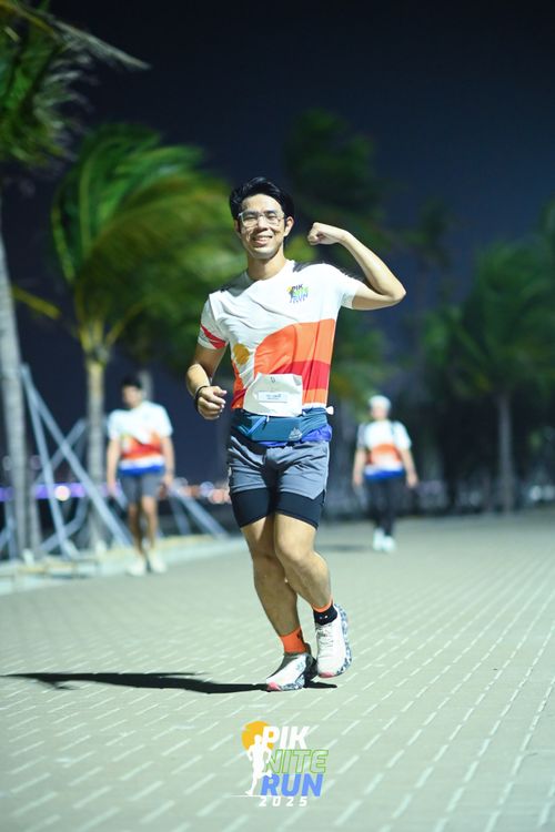 Race photo from PIK NITE RUN 2025