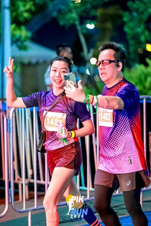 Race photo from PIK NITE RUN 2025