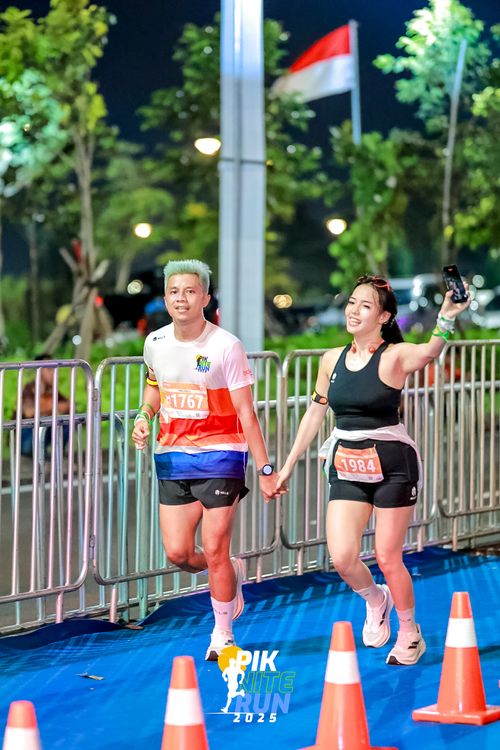 Race photo from PIK NITE RUN 2025
