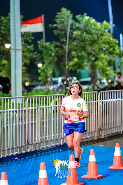 Race photo from PIK NITE RUN 2025