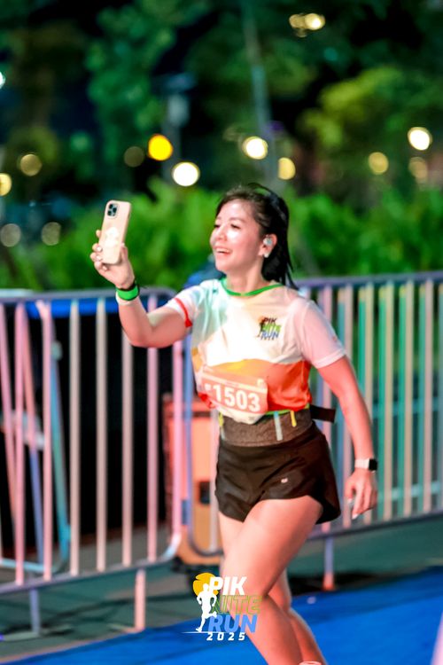 Race photo from PIK NITE RUN 2025