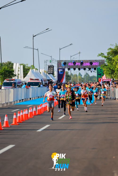 Race photo from PIK NITE RUN 2025