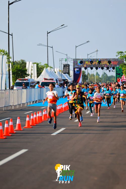 Race photo from PIK NITE RUN 2025