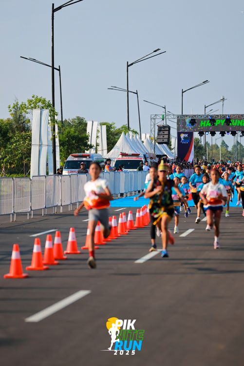 Race photo from PIK NITE RUN 2025