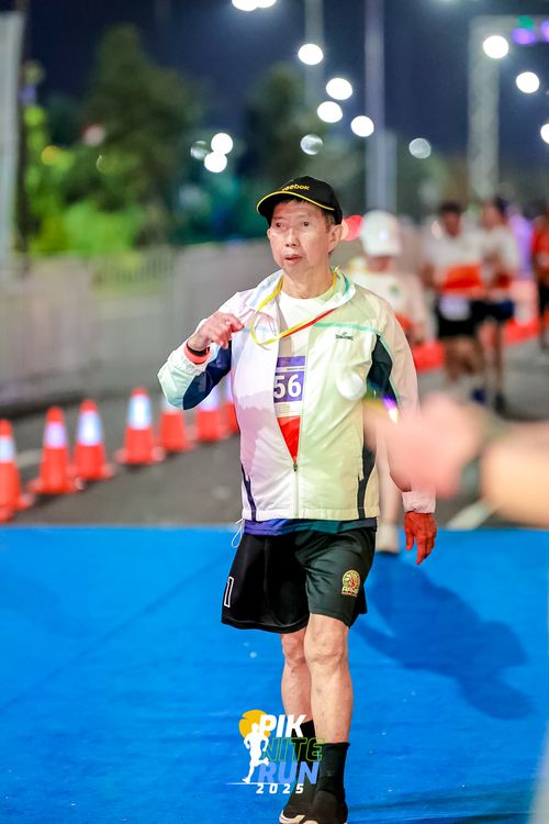 Race photo from PIK NITE RUN 2025
