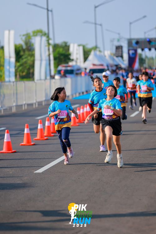 Race photo from PIK NITE RUN 2025
