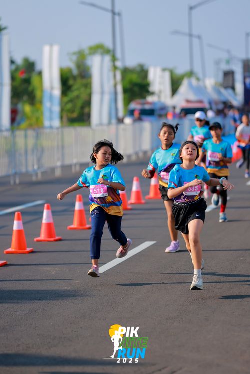 Race photo from PIK NITE RUN 2025