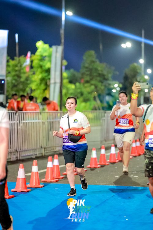 Race photo from PIK NITE RUN 2025