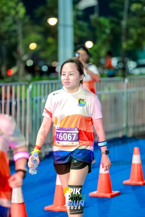 Race photo from PIK NITE RUN 2025