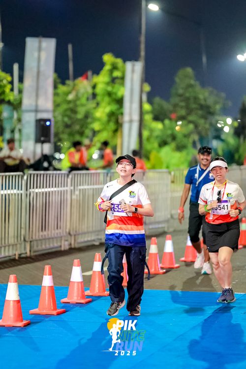 Race photo from PIK NITE RUN 2025
