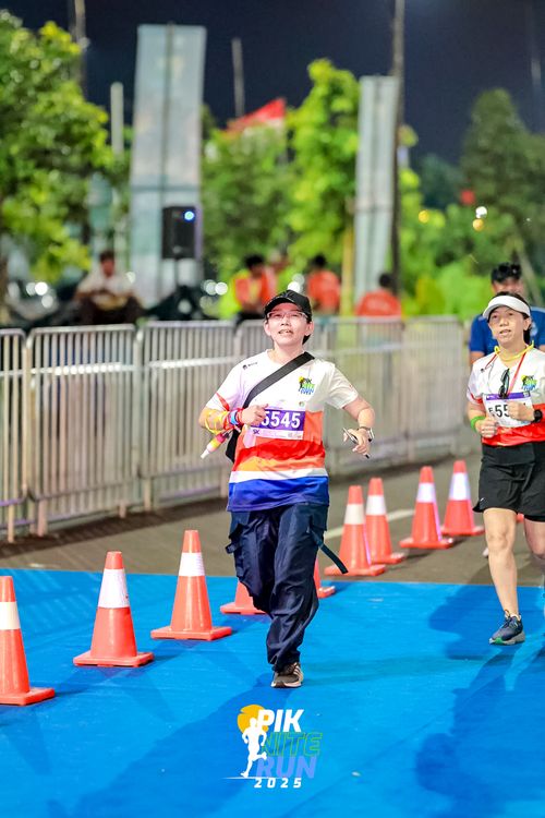 Race photo from PIK NITE RUN 2025