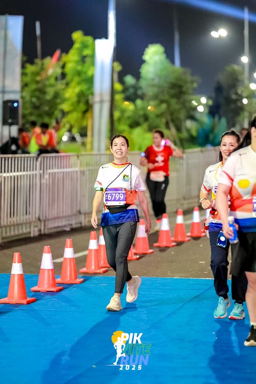 Race photo from PIK NITE RUN 2025