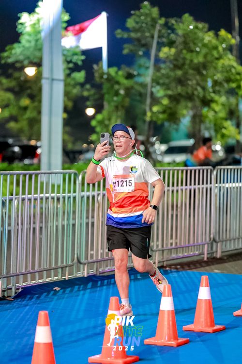 Race photo from PIK NITE RUN 2025