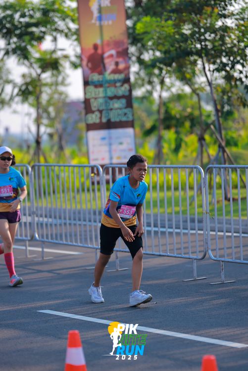 Race photo from PIK NITE RUN 2025