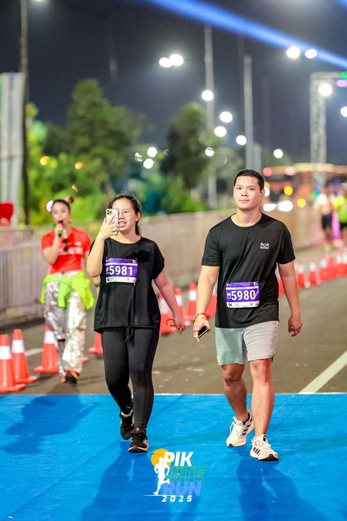 Race photo from PIK NITE RUN 2025