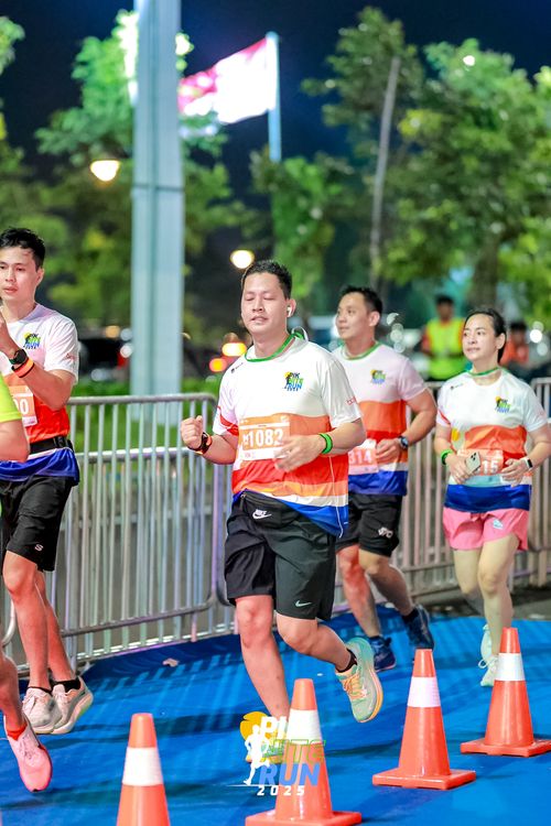 Race photo from PIK NITE RUN 2025