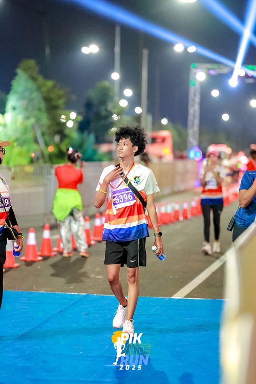 Race photo from PIK NITE RUN 2025