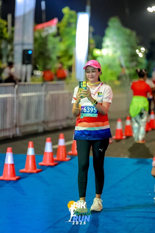 Race photo from PIK NITE RUN 2025
