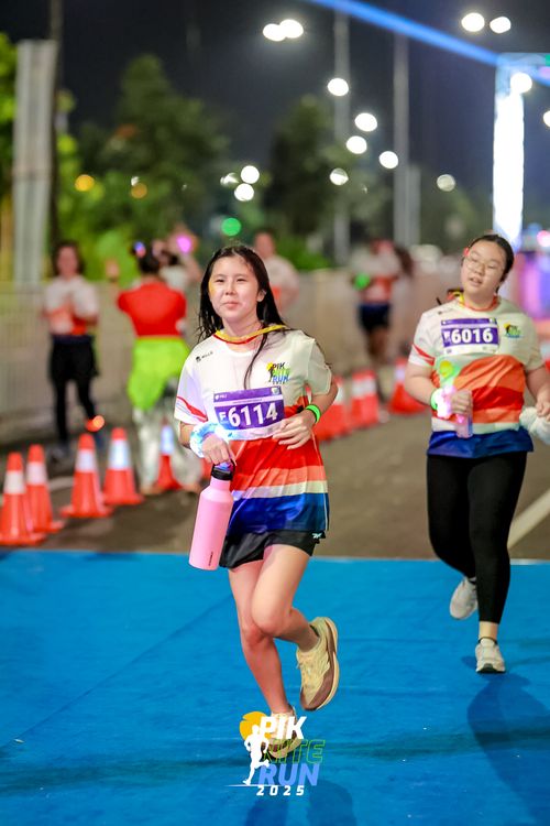 Race photo from PIK NITE RUN 2025