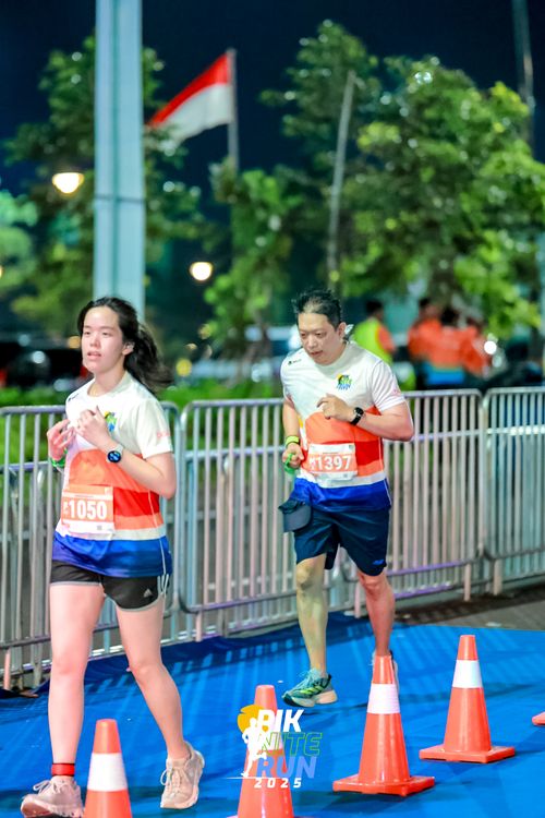 Race photo from PIK NITE RUN 2025