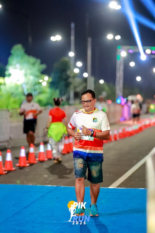 Race photo from PIK NITE RUN 2025