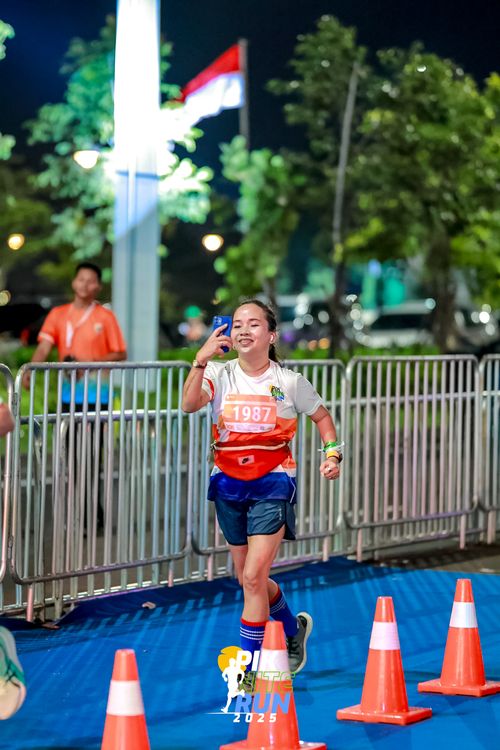 Race photo from PIK NITE RUN 2025