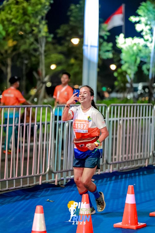 Race photo from PIK NITE RUN 2025