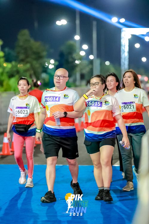 Race photo from PIK NITE RUN 2025