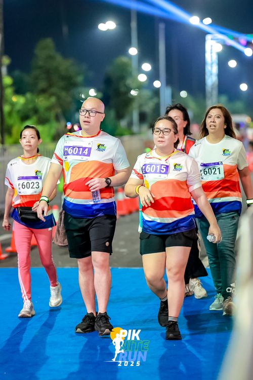 Race photo from PIK NITE RUN 2025