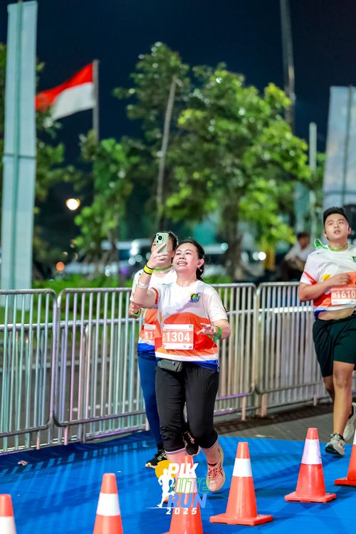 Race photo from PIK NITE RUN 2025