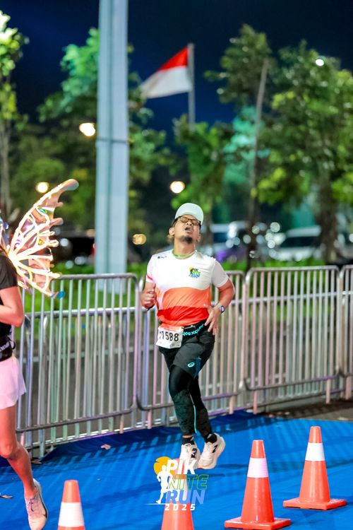 Race photo from PIK NITE RUN 2025