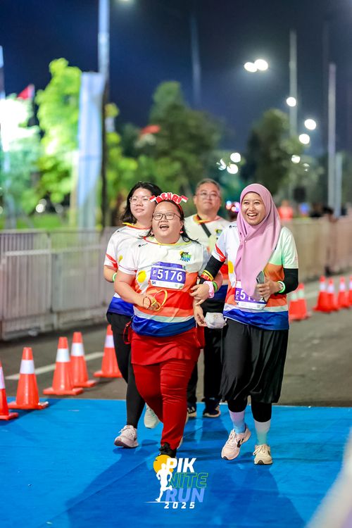 Race photo from PIK NITE RUN 2025