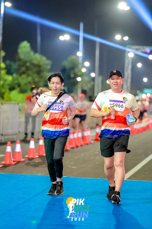 Race photo from PIK NITE RUN 2025