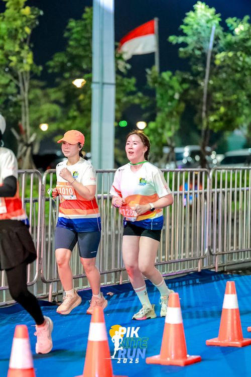 Race photo from PIK NITE RUN 2025