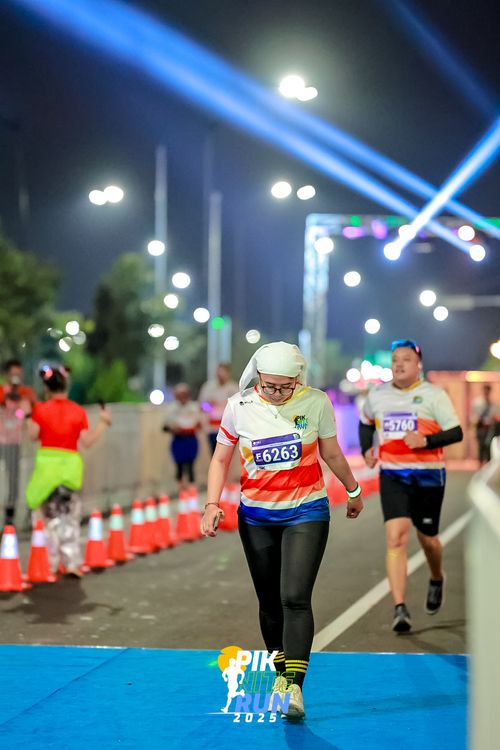 Race photo from PIK NITE RUN 2025