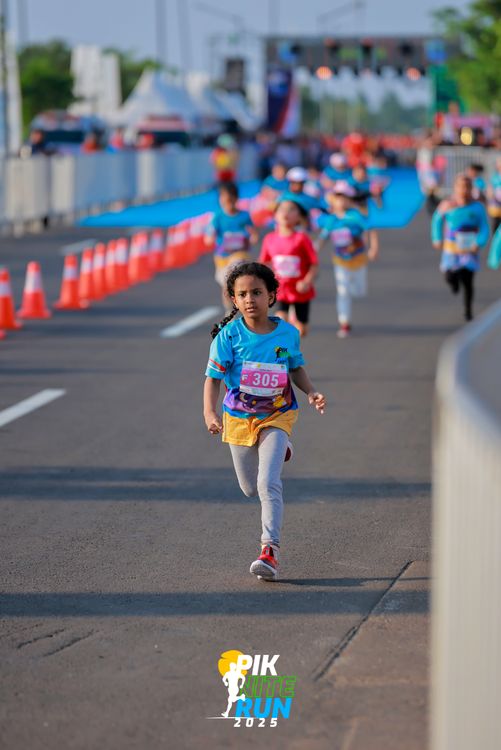 Race photo from PIK NITE RUN 2025
