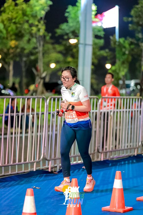 Race photo from PIK NITE RUN 2025