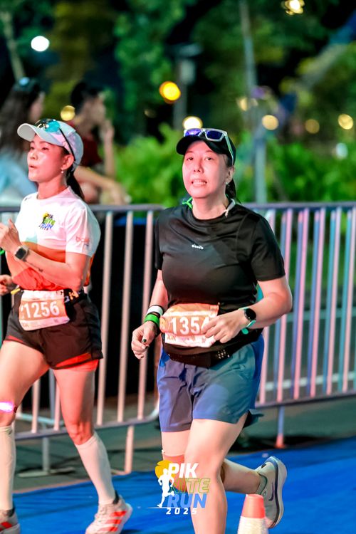 Race photo from PIK NITE RUN 2025