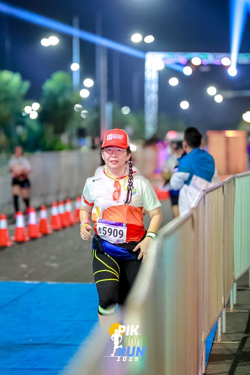 Race photo from PIK NITE RUN 2025