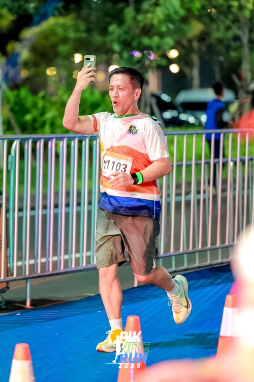 Race photo from PIK NITE RUN 2025
