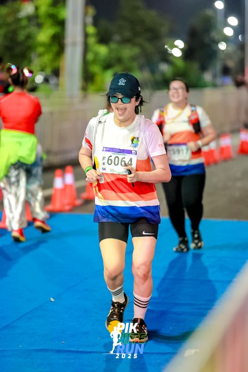 Race photo from PIK NITE RUN 2025