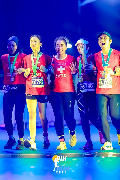 Race photo from PIK NITE RUN 2025