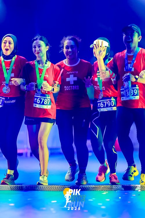 Race photo from PIK NITE RUN 2025