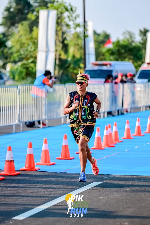 Race photo from PIK NITE RUN 2025
