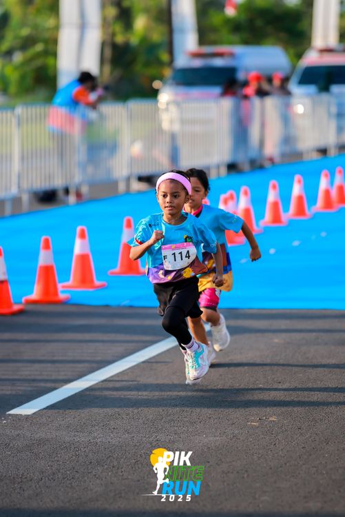 Race photo from PIK NITE RUN 2025