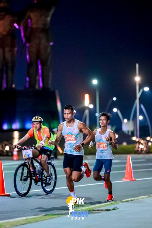 Race photo from PIK NITE RUN 2025