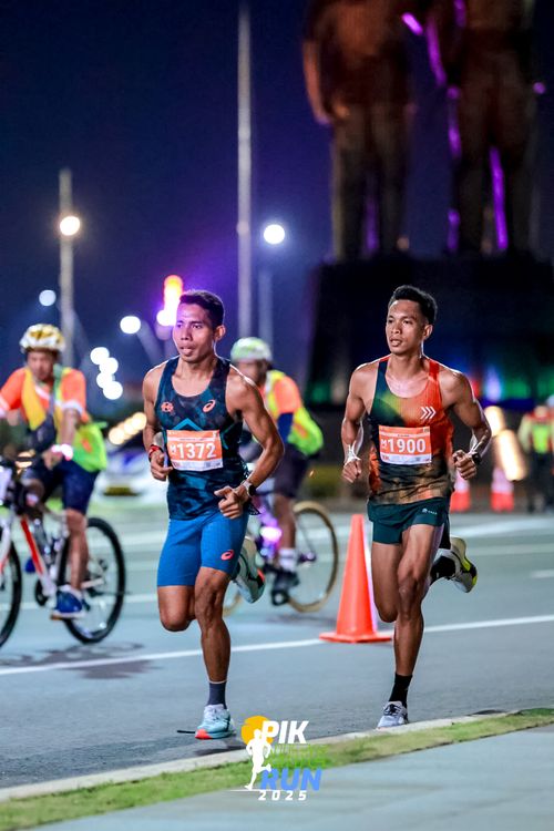 Race photo from PIK NITE RUN 2025