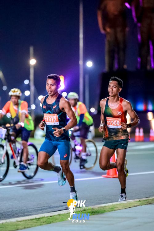 Race photo from PIK NITE RUN 2025